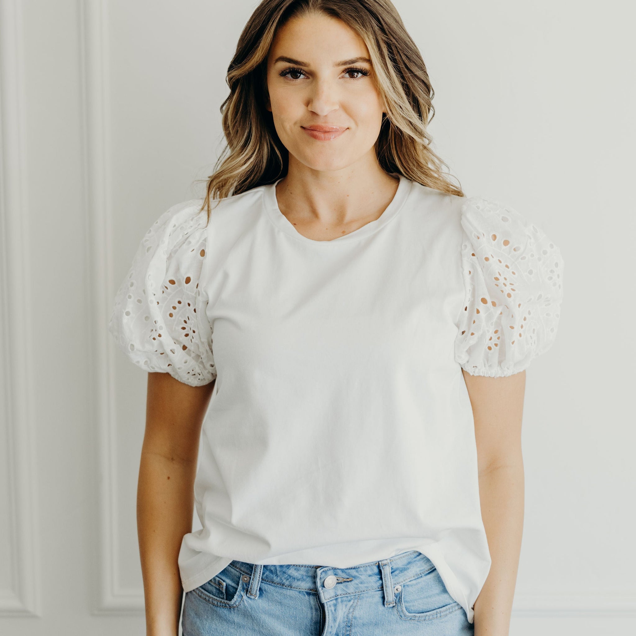 EYELET PUFF SLEEVE TOP IN WHITE