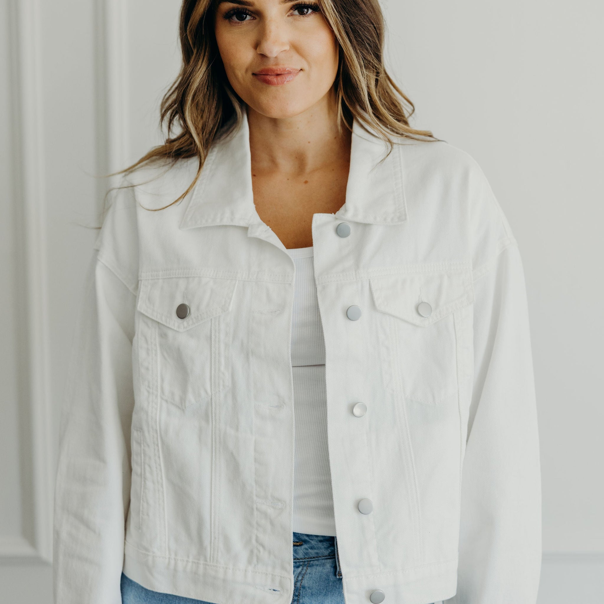 DENIM JACKET IN WHITE