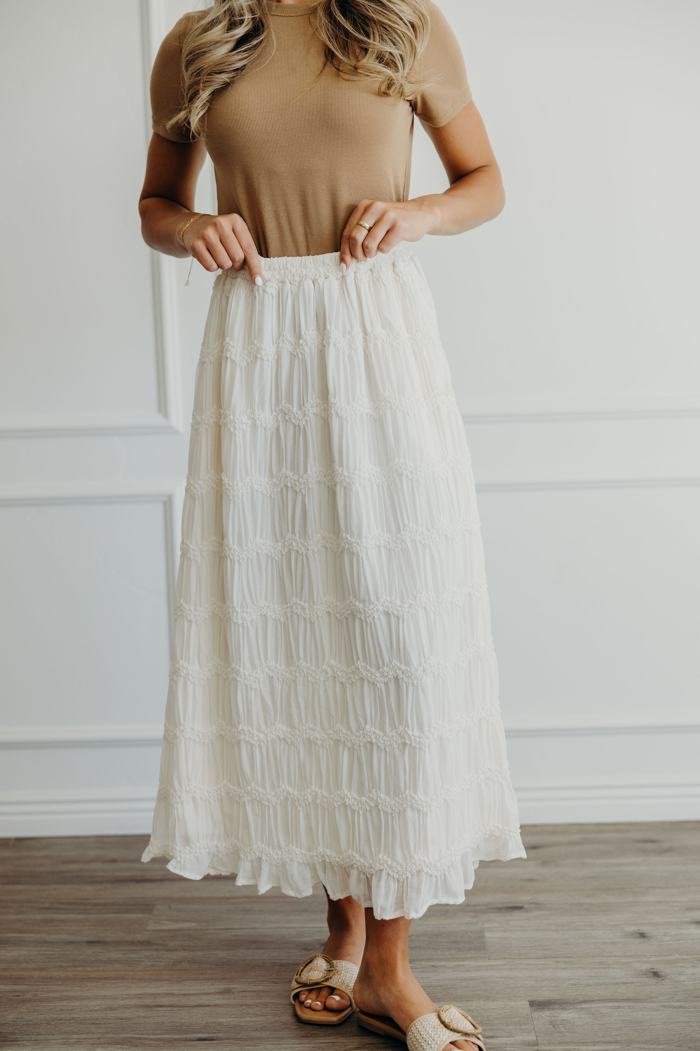 TEXTURED SKIRT IN COCONUT MILK FINAL SALE