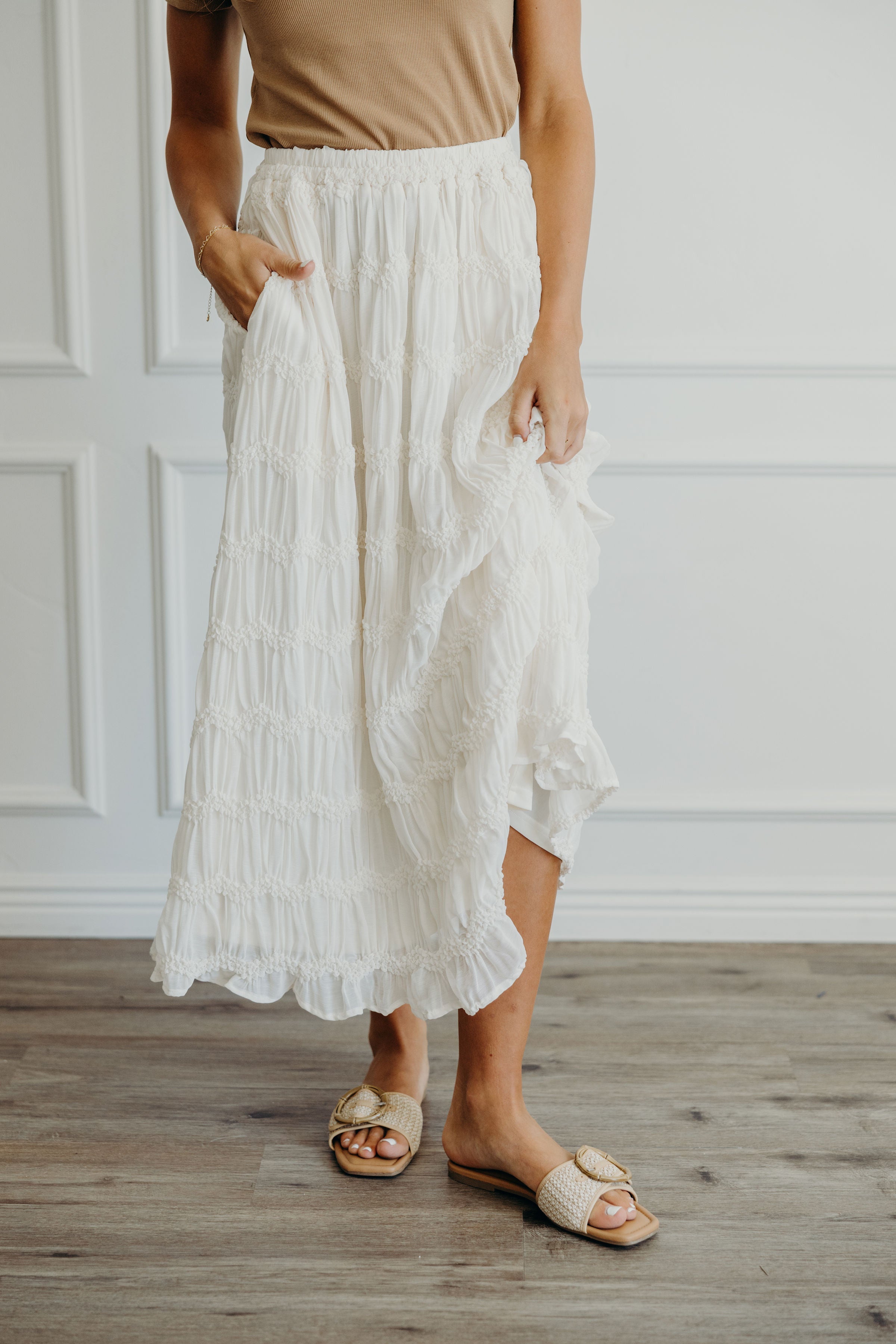 TEXTURED SKIRT IN COCONUT MILK FINAL SALE