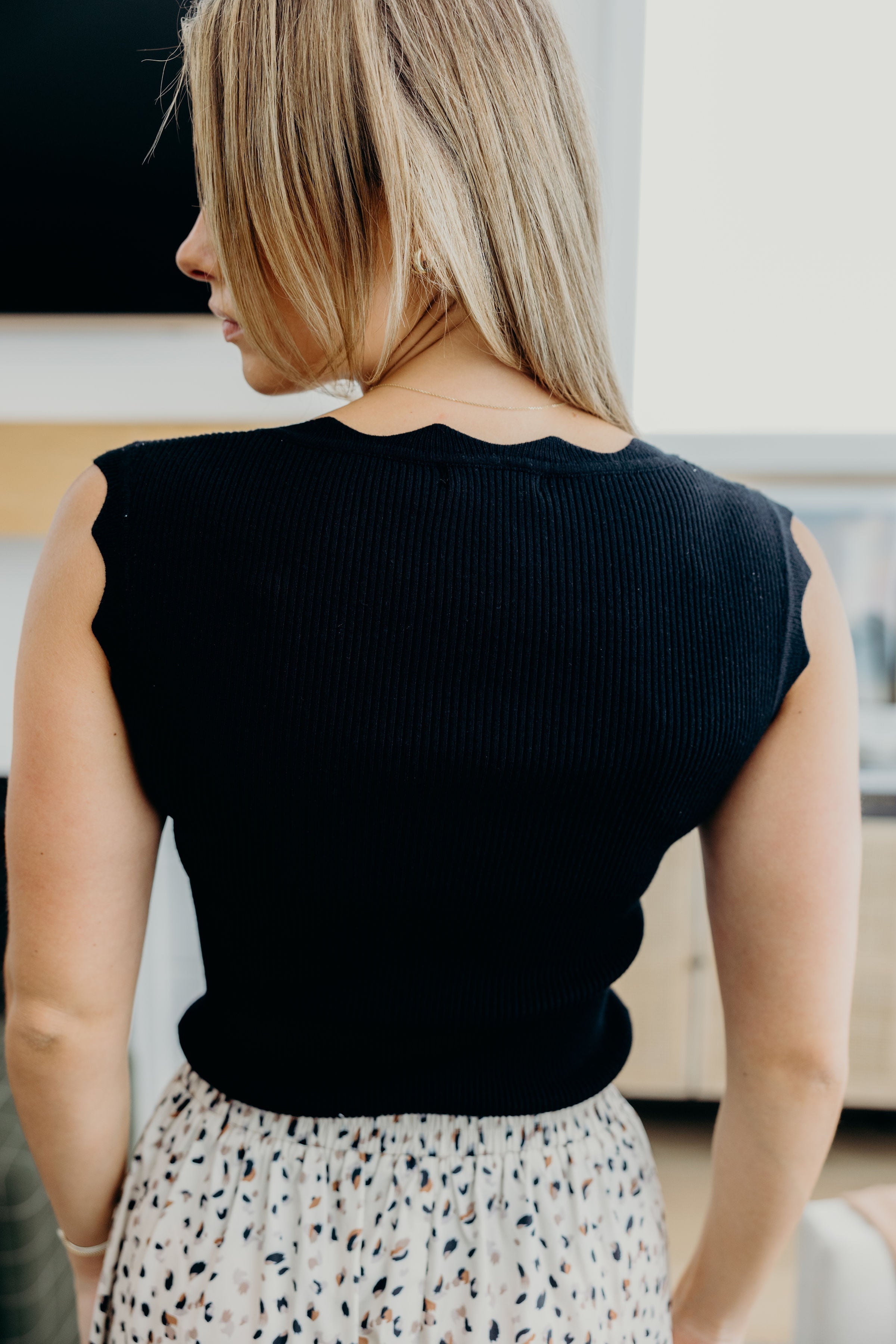 SWEATER TANK IN BLACK