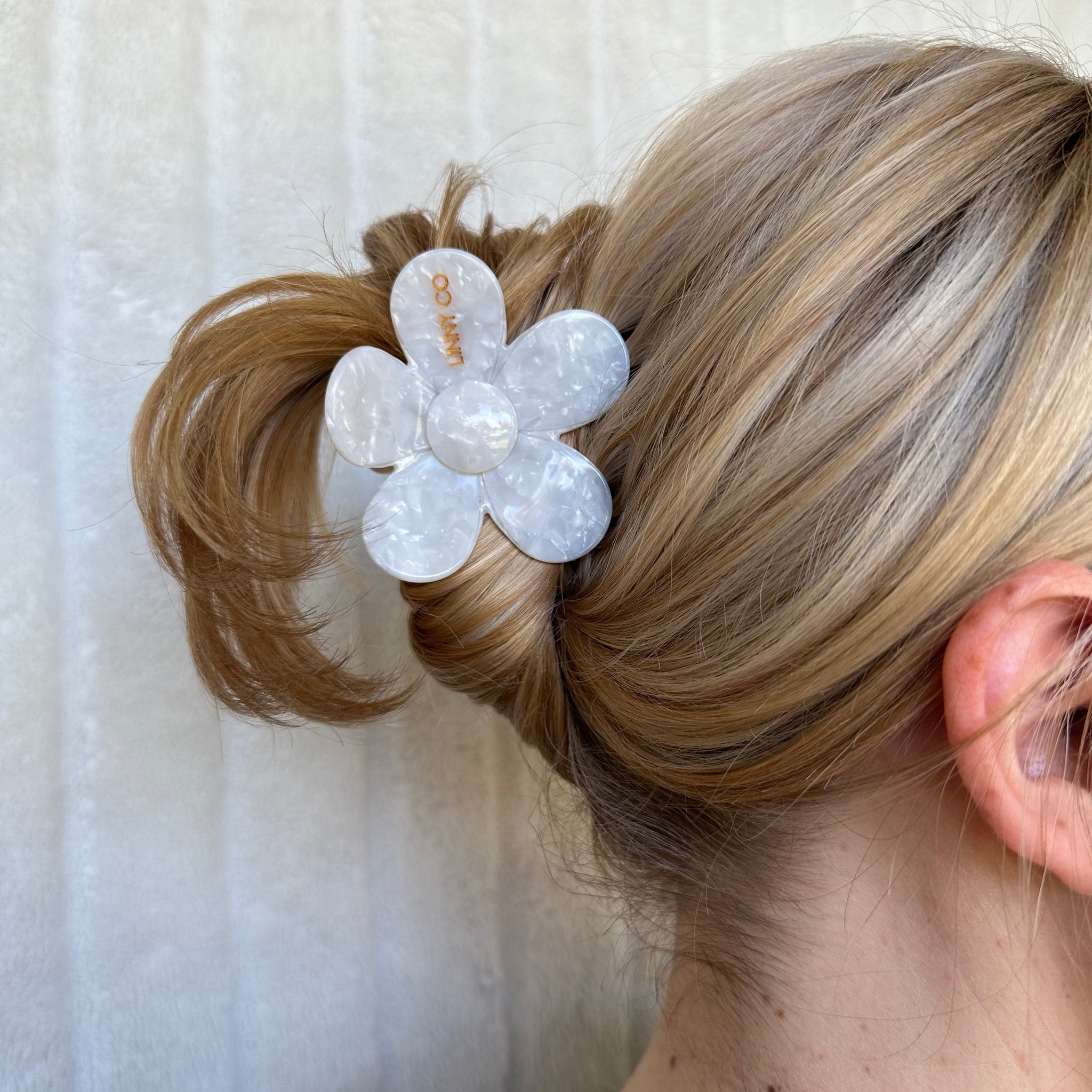 Gigi Flower Hair Clip - Pearl White