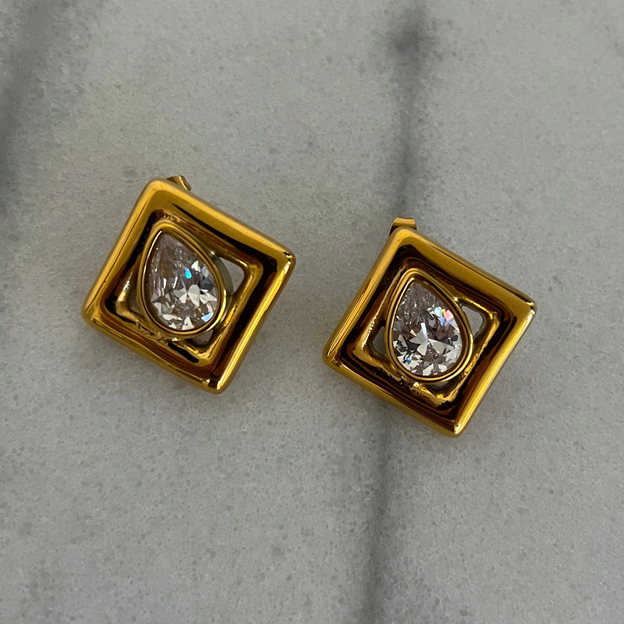 THE MARILYN EARRINGS