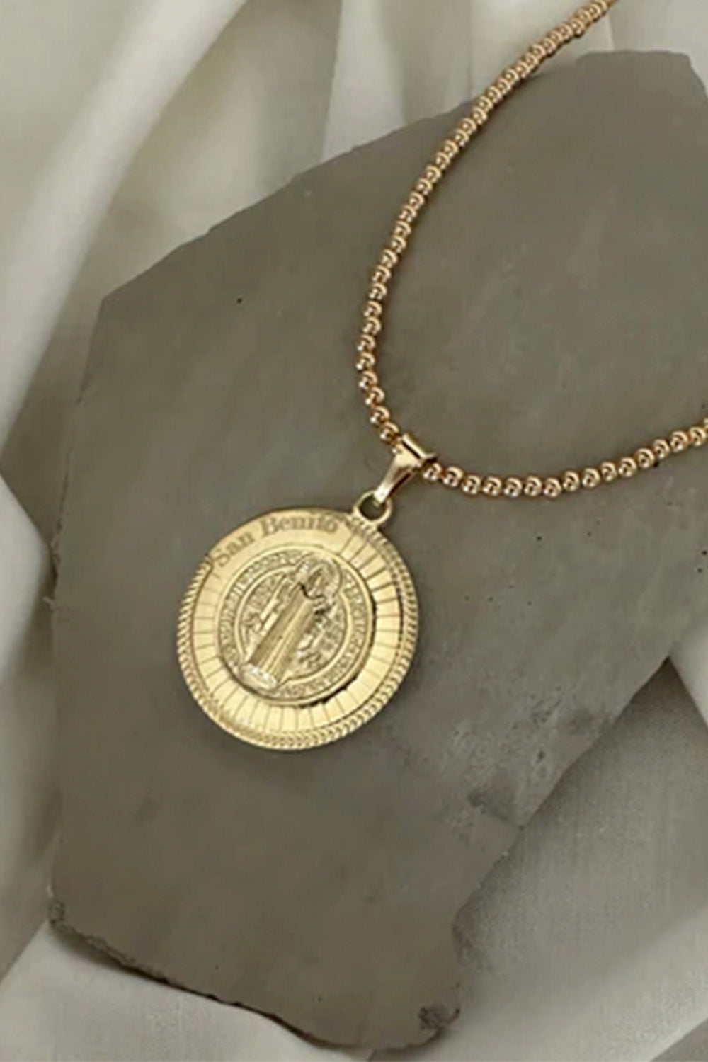 San Benito Medallion Necklace - Gold