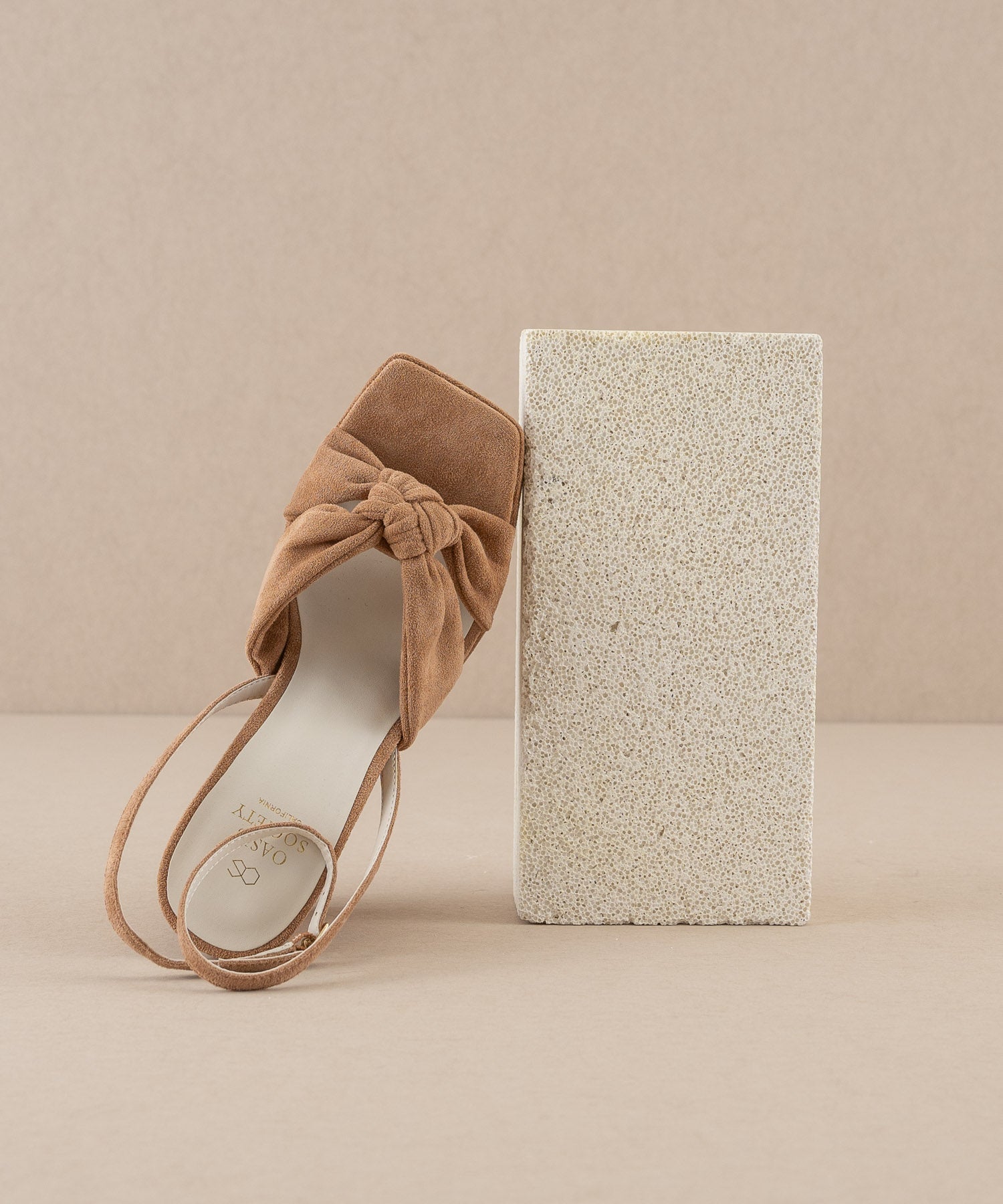 The Zoey | Almond knotted band platform  heel